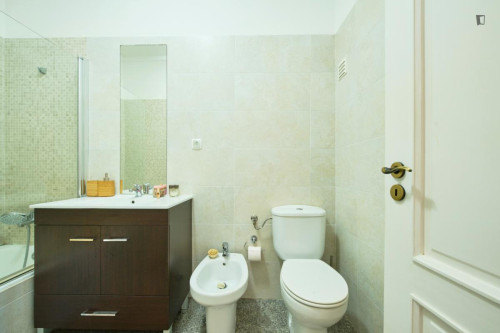 Inviting single bedroom with a balcony, in Lumiar - Gallery - 2