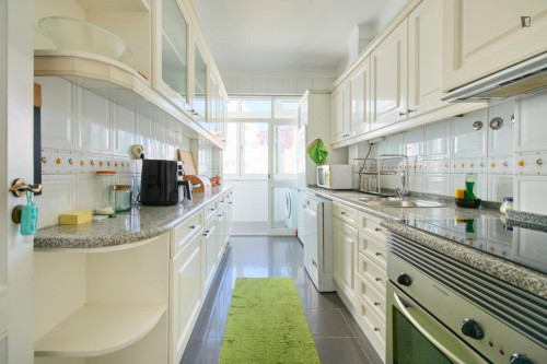 Inviting single bedroom with a balcony, in Lumiar - Gallery - 50