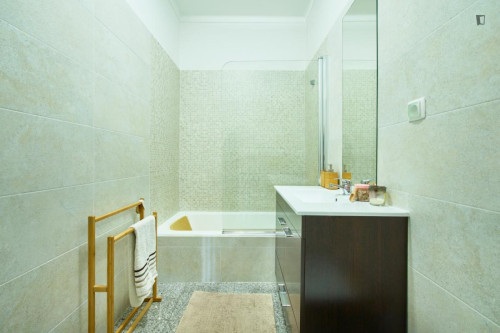 Inviting single bedroom with a balcony, in Lumiar - Gallery - 4
