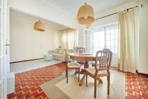 Inviting single bedroom with a balcony, in Lumiar - Gallery - 46