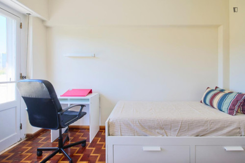 Inviting single bedroom with a balcony, in Lumiar - Gallery - 30