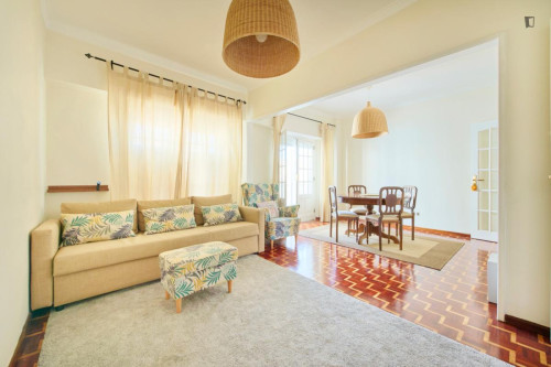 Inviting single bedroom with a balcony, in Lumiar - Gallery - 40