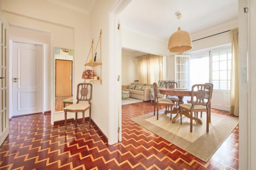 Inviting single bedroom with a balcony, in Lumiar - Gallery - 5