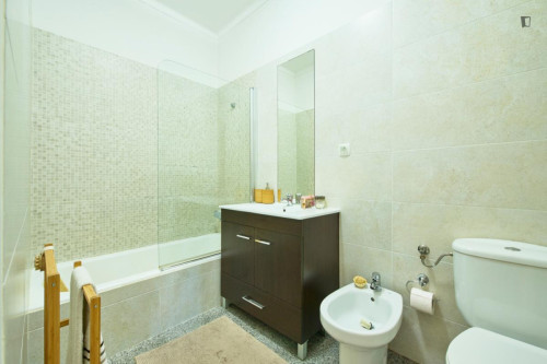 Inviting single bedroom with a balcony, in Lumiar - Gallery - 3