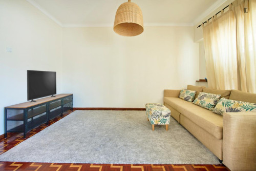 Inviting single bedroom with a balcony, in Lumiar - Gallery - 44