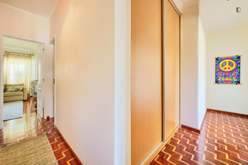 Inviting single bedroom with a balcony, in Lumiar - Gallery - 16
