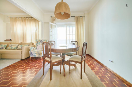 Inviting single bedroom with a balcony, in Lumiar - Gallery - 45