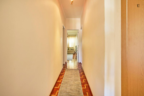 Inviting single bedroom with a balcony, in Lumiar - Gallery - 17