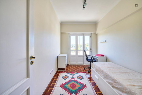 Inviting single bedroom with a balcony, in Lumiar - Gallery - 42