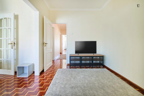 Inviting single bedroom with a balcony, in Lumiar - Gallery - 28