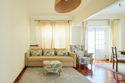 Inviting single bedroom with a balcony, in Lumiar - Gallery - 39