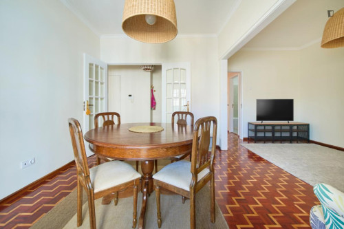 Inviting single bedroom with a balcony, in Lumiar - Gallery - 47