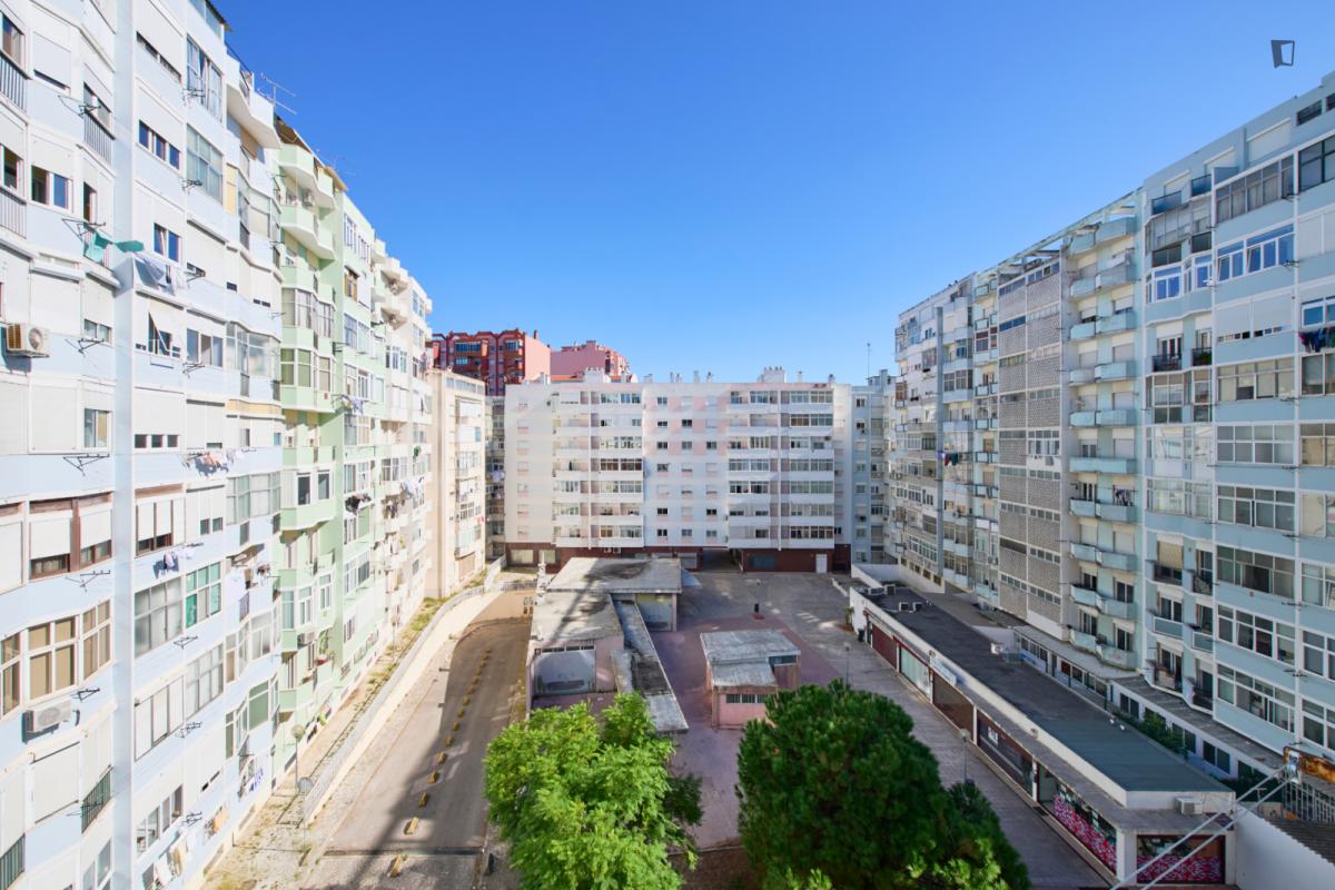 Inviting Single Bedroom With A Balcony, In Lumiar - 4