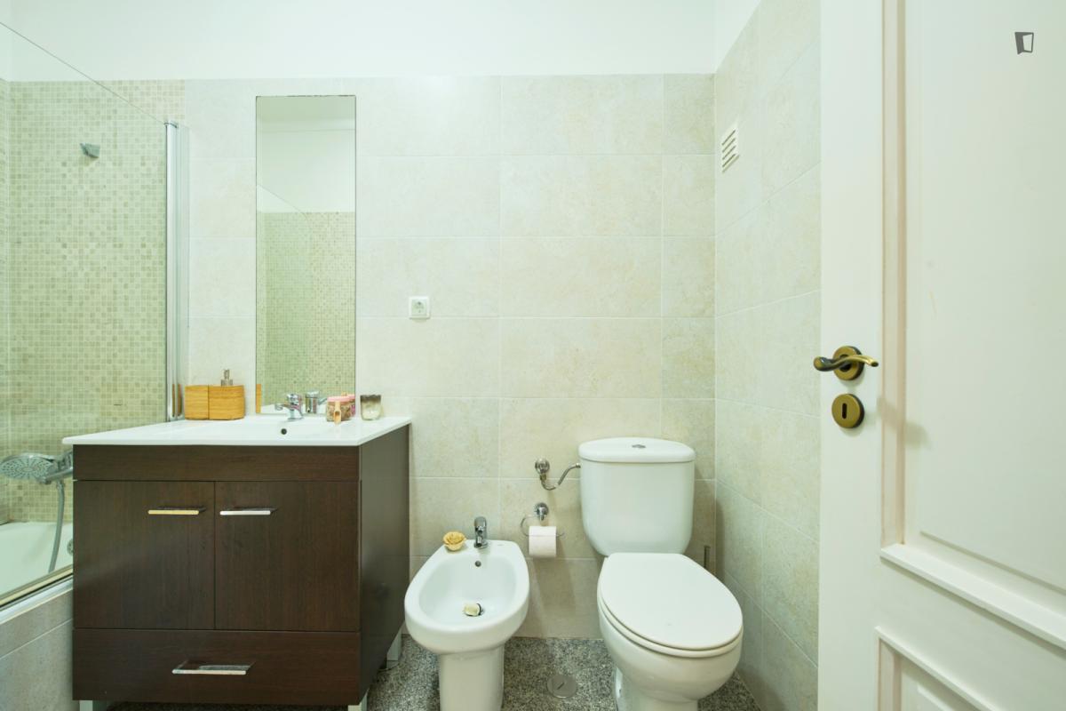 Inviting Single Bedroom With A Balcony, In Lumiar - 26