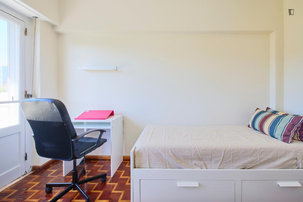 Inviting Single Bedroom With A Balcony, In Lumiar - 52