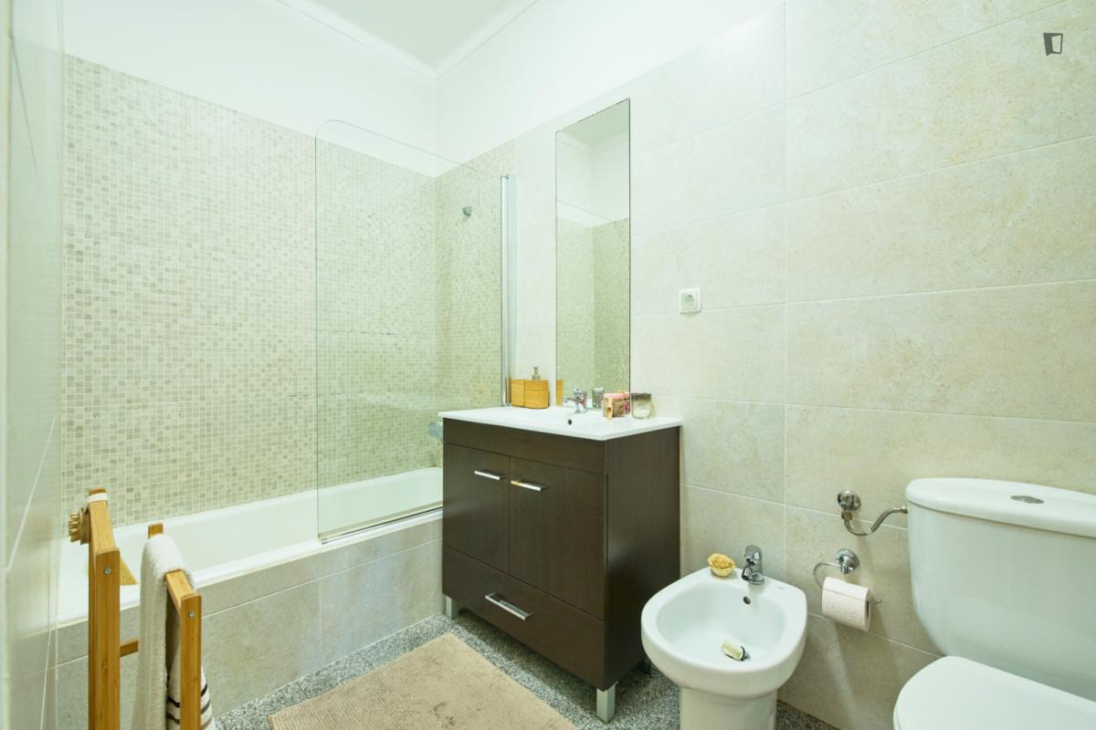 Inviting Single Bedroom With A Balcony, In Lumiar - 25