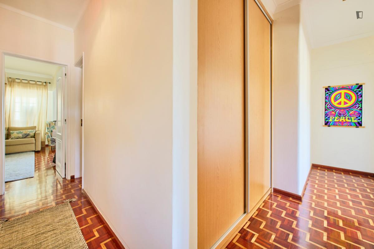 Inviting Single Bedroom With A Balcony, In Lumiar - 12
