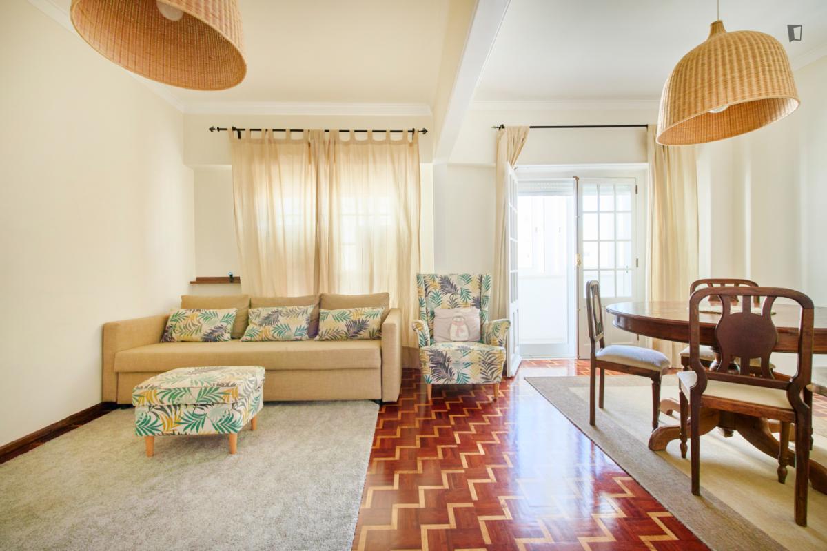 Inviting Single Bedroom With A Balcony, In Lumiar - 44