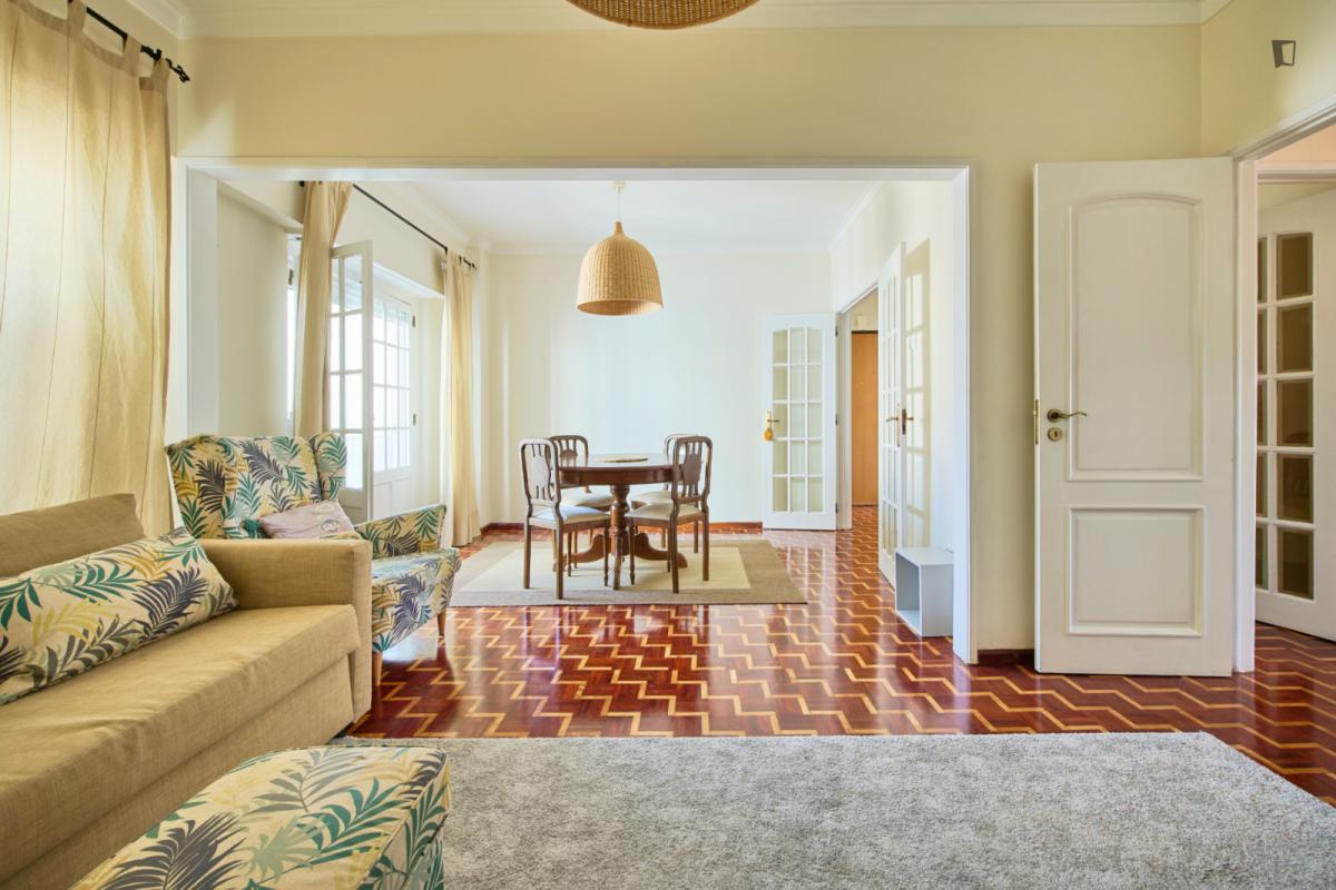 Inviting Single Bedroom With A Balcony, In Lumiar - 41