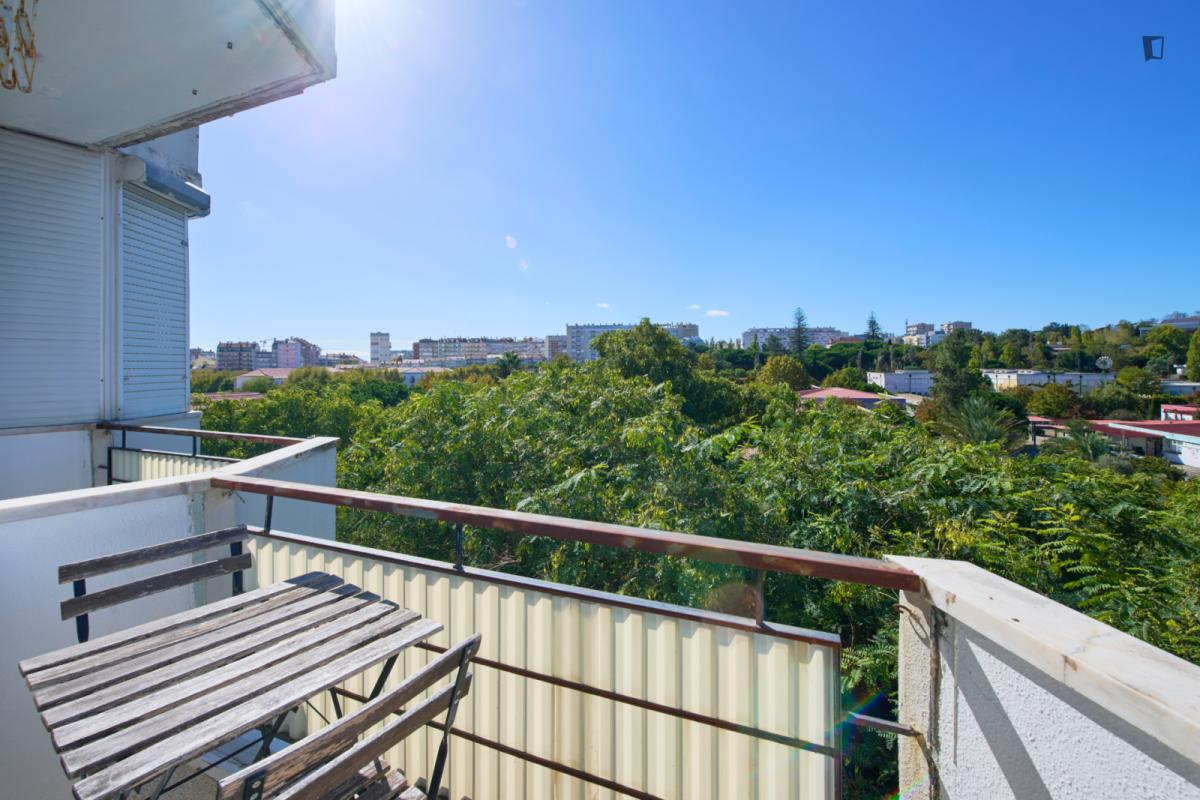 Inviting Single Bedroom With A Balcony, In Lumiar - 47