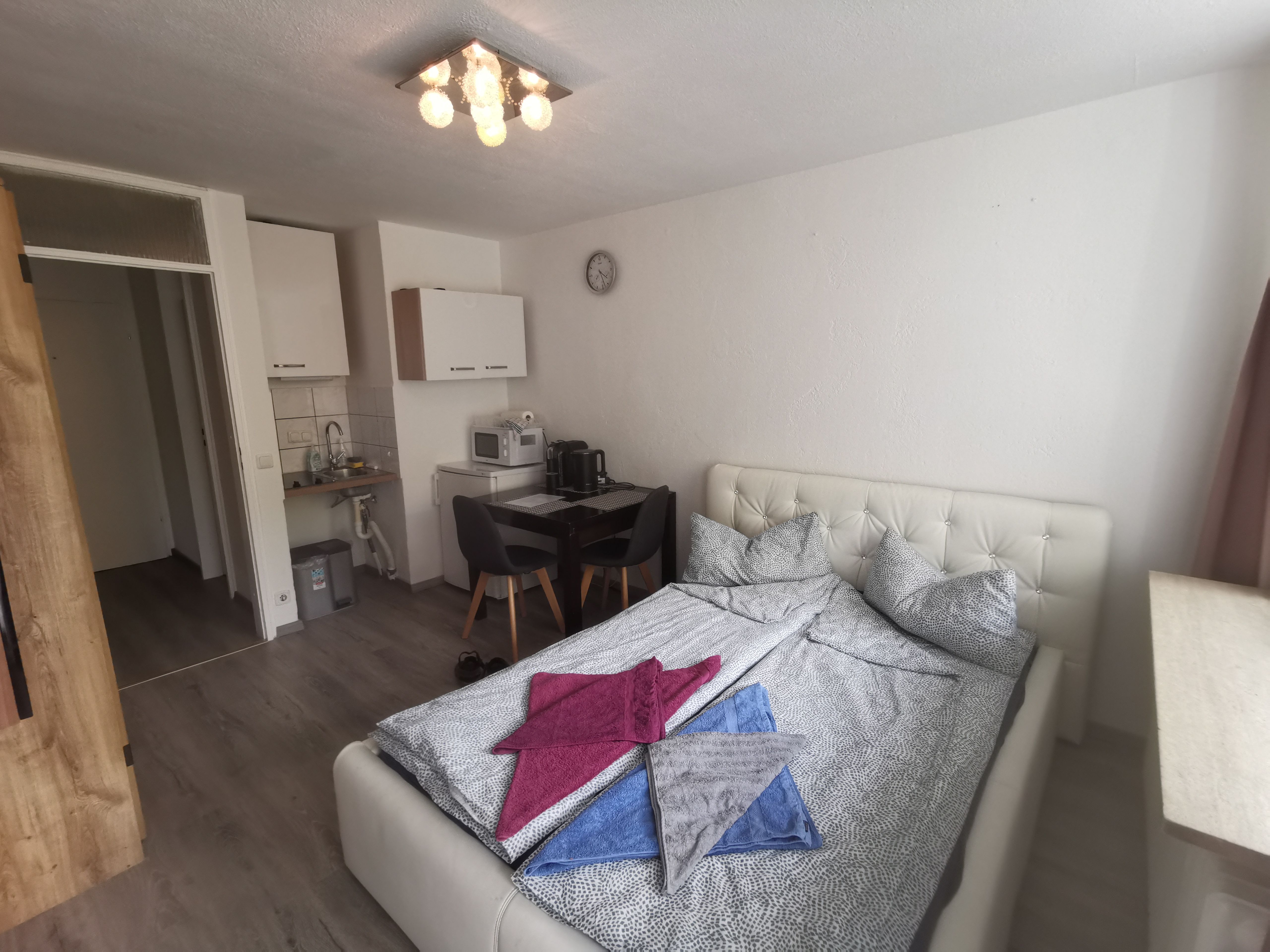 Fully Furnished Apartment In A Central Location, 5 Minutes To The U1 Subway Station Rotkreuzplatz - 2
