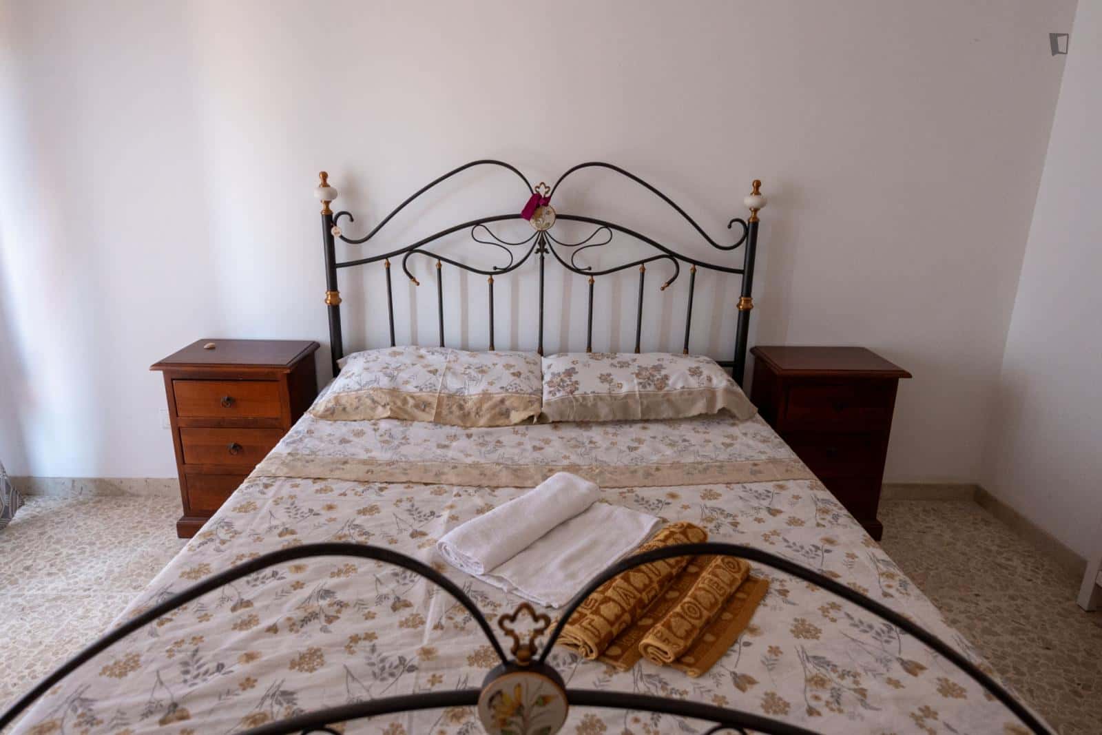 Room In Via Dei Piccioni, Catania For 126 M² With 4 Bedrooms - 1
