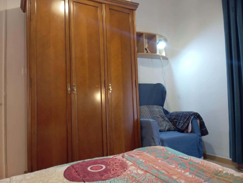 Room in Calle Santa Escolástica, Granada with 3 bedrooms - Gallery - 3