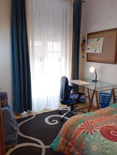 Room in Calle Santa Escolástica, Granada with 3 bedrooms