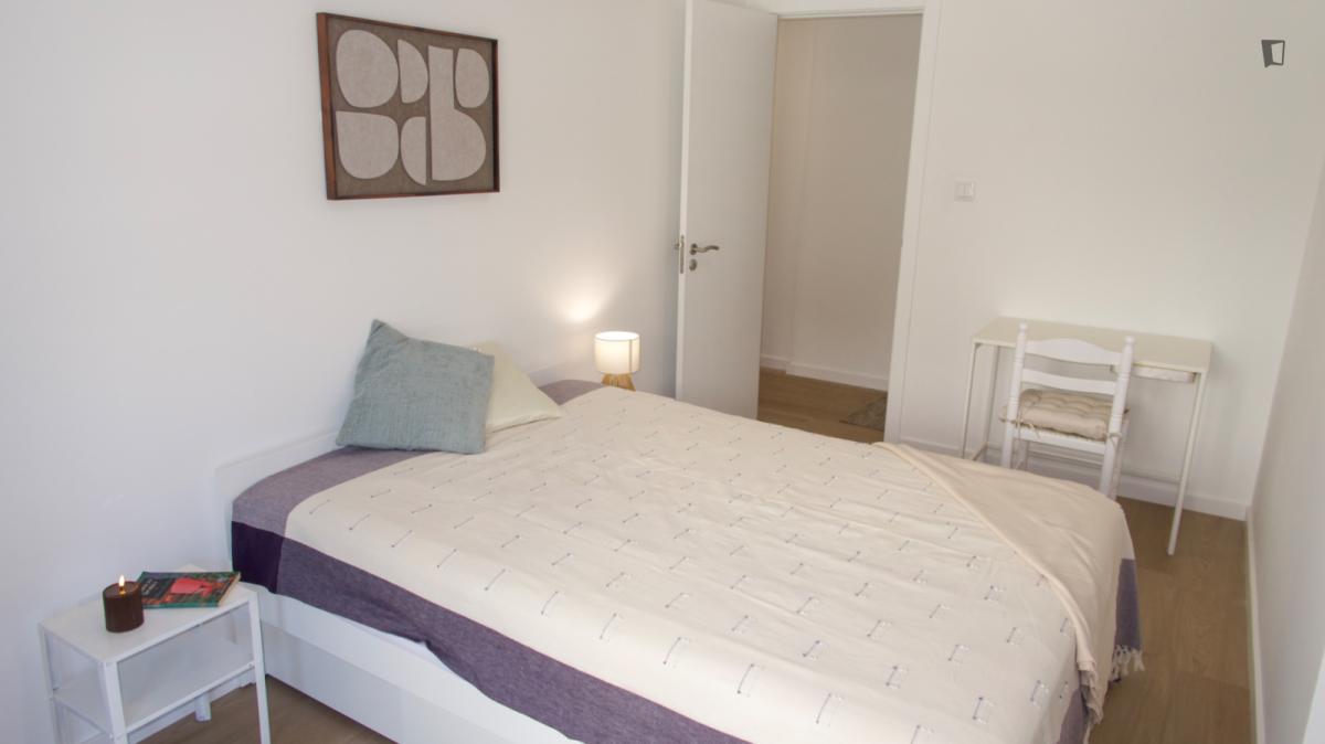 Bright And Welcoming Bedroom In Central Lisbon - 11