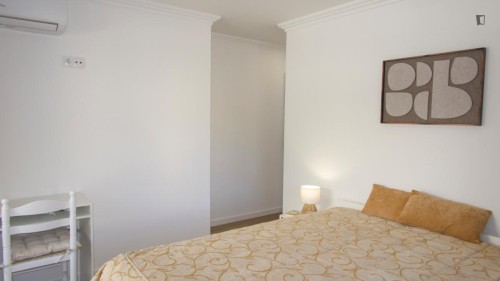 Pleasant single bedroom - Gallery - 2