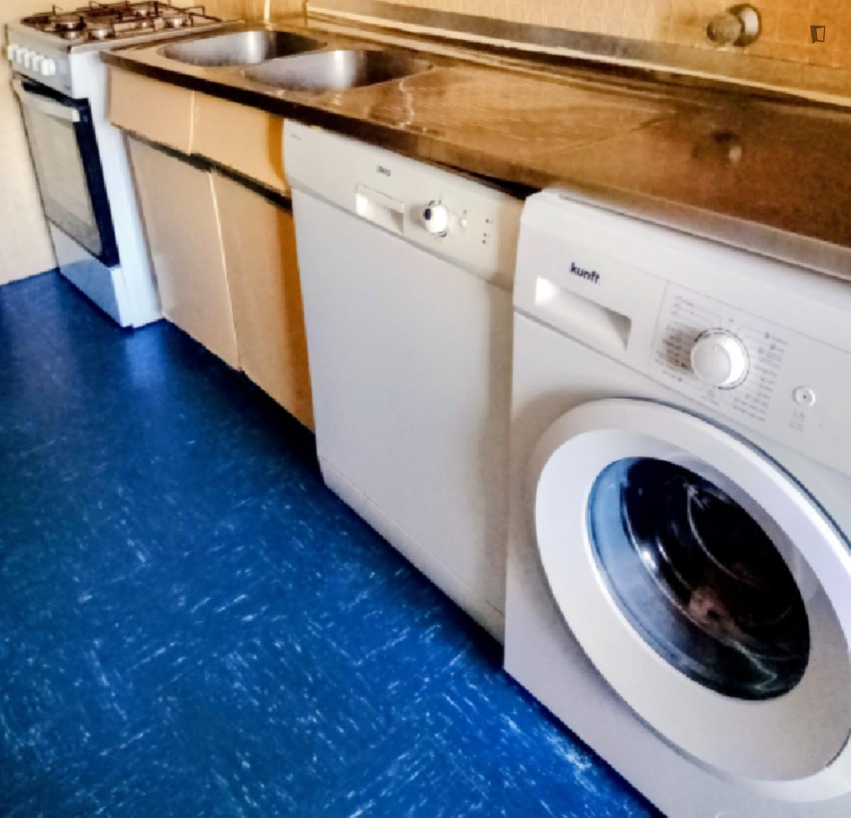 Cozy Single Bedroom Close To Algés Train Station - 6