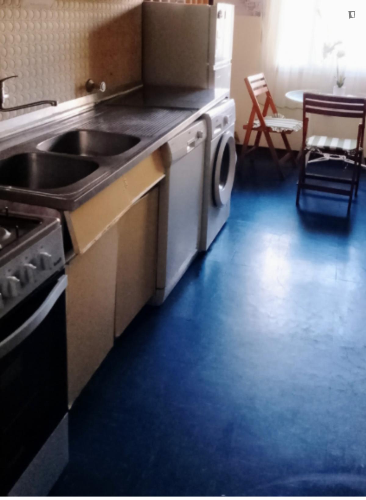 Cozy Single Bedroom Close To Algés Train Station - 5