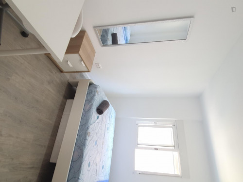 Charming 4 bedroom apartment near VIU