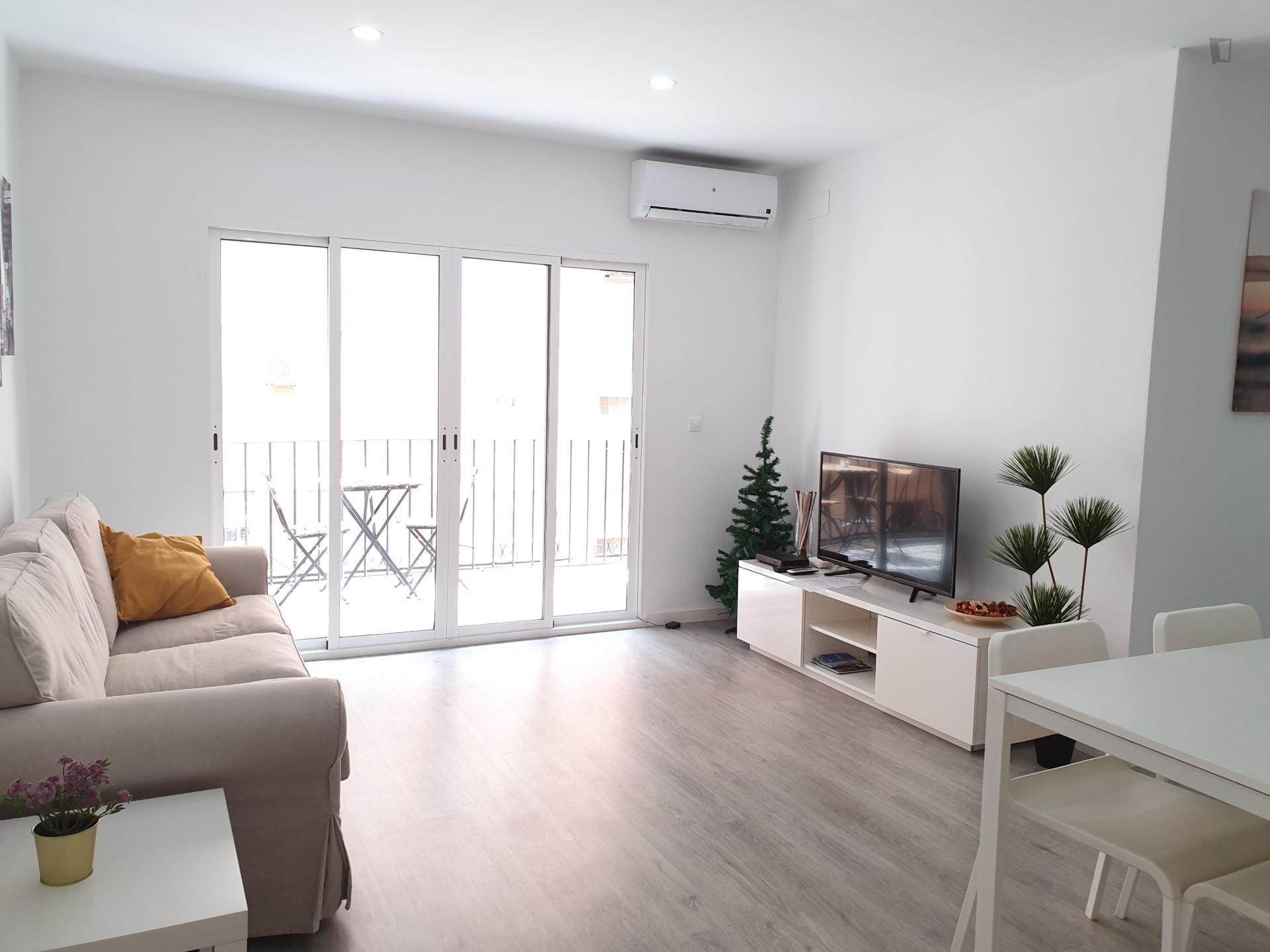 Charming 4 Bedroom Apartment Near VIU - Charming 4 bedroom apartment near VIU - Gallery - 1
