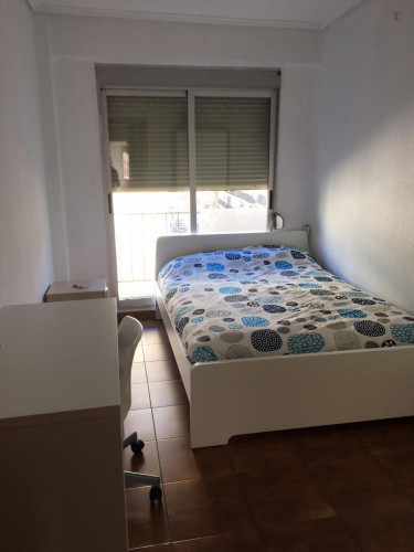 3 bedroom apartment close to Blasco Ibañez