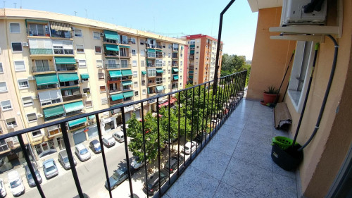 3 bedroom apartment close to Blasco Ibañez