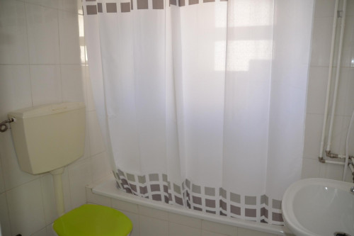 Delightful double bedroom in Olivais - Gallery - 5
