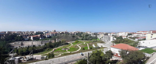 Delightful double bedroom in Olivais
