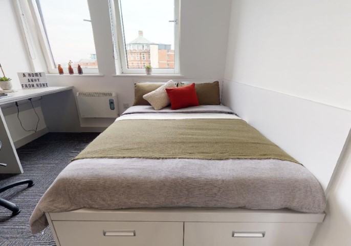  Saver Studio Plus  -  IQ Newland House  - Gallery -  5