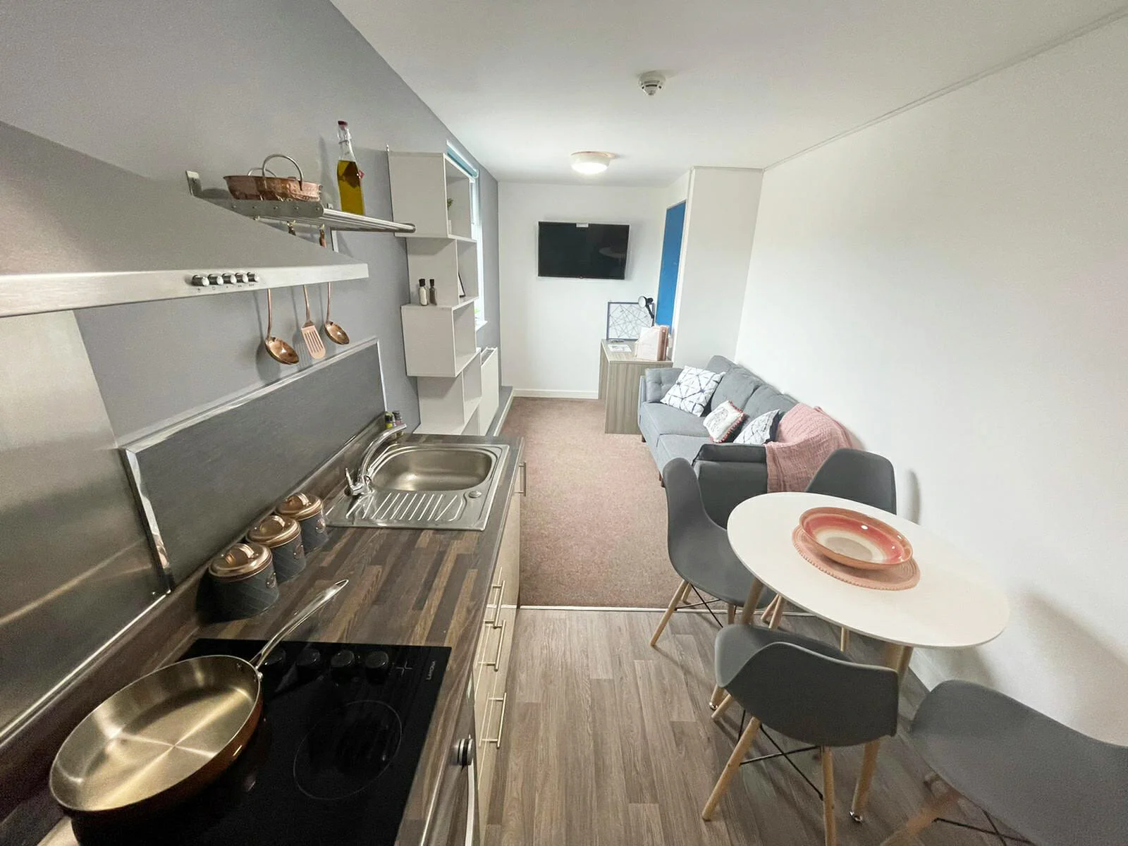  Plus One-Bedroom Apartment  -  Rede House  - Gallery -  5