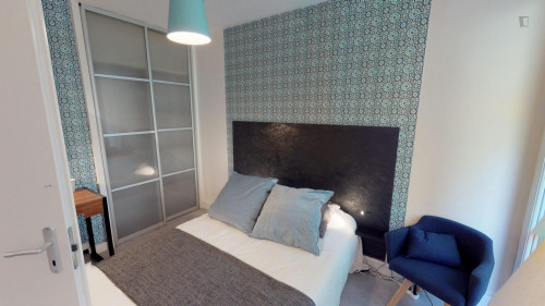 Snug double bedroom in a 3-bedroom apartment near Compans-Caffarelli transport station