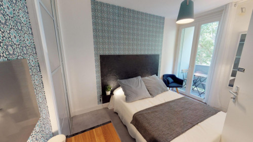 Snug double bedroom in a 3-bedroom apartment near Compans-Caffarelli transport station