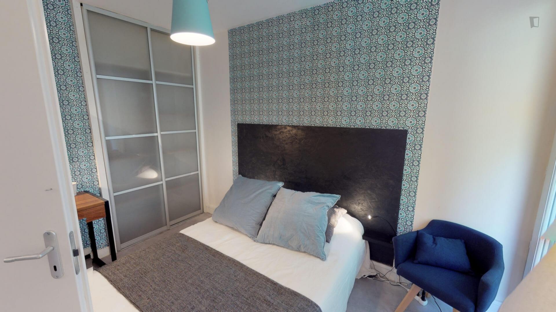  Snug Double Bedroom In A 3-Bedroom Apartment Near Compans-Caffarelli Transport Station  -  Snug double bedroom in a 3-bedroom apartment near Compans-Caffarelli transport station  - Gallery -  1