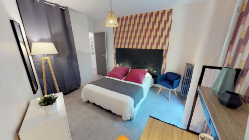 Cute double bedroom in a 3-bedroom apartment near Compans-Caffarelli transport station