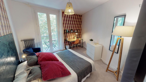 Cute double bedroom in a 3-bedroom apartment near Compans-Caffarelli transport station