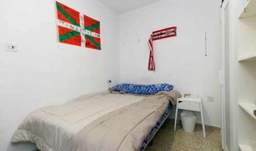 Amazing single bedroom near Parque Federico García Lorca