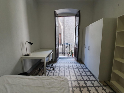 Double bedroom with a balcony, in Centro - Sagrario
