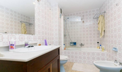 Bright double bedroom near Parque Federico García Lorca - Gallery - 6