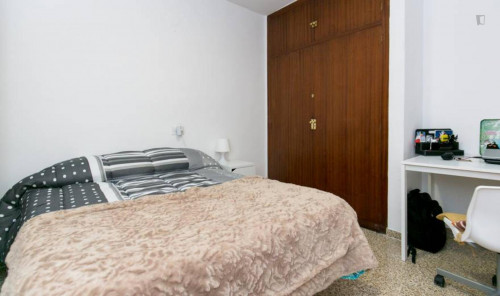 Bright double bedroom near Parque Federico García Lorca