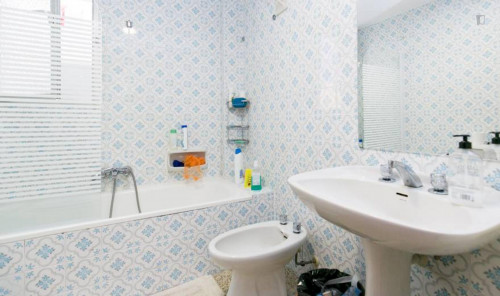 Bright double bedroom near Parque Federico García Lorca - Gallery - 7